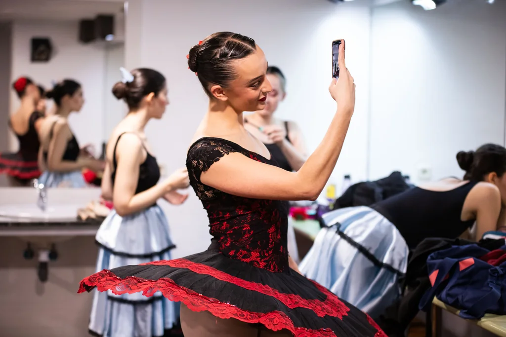 Momento entre bastidores en el camerino antes de la Gala Española de CDAM
