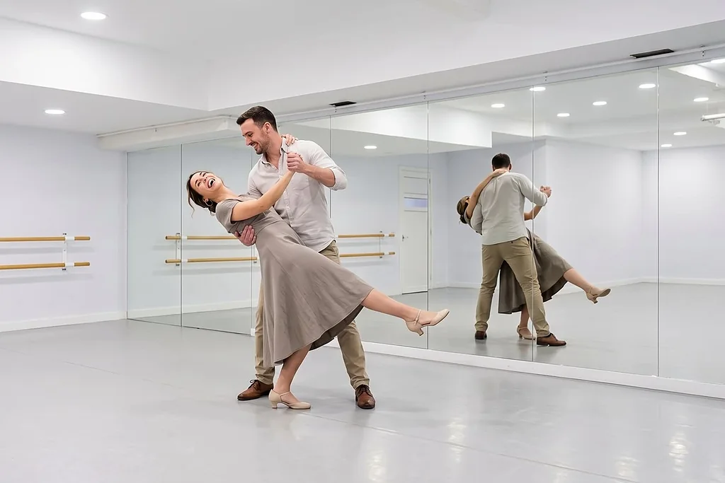 Imagen generada con IA: una pareja ensaya una de las canciones para baile de boda en una sala de CDAM, en Madrid